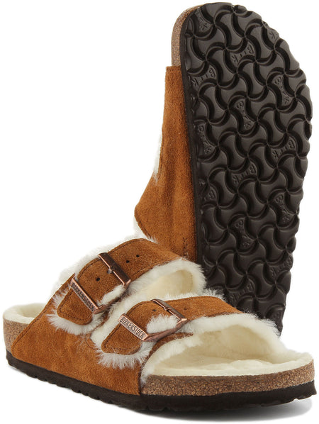 Sandali Birkenstock Arizona Shearling a doppio cinturino in camoscio puro visone