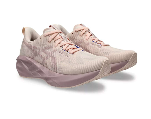 Chaussures de course pour femmes Asics Novablast 5